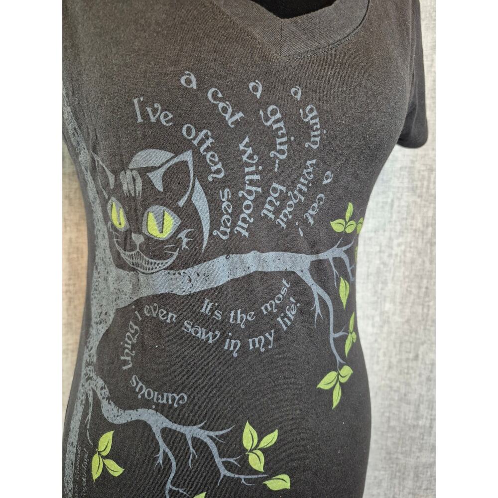 Alice in Wonderland Cheshire Cat Quote Graphic T-Shirt Medium Lewis Carroll NWOT - Picture 3 of 8